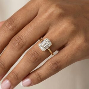 טבעת יהלום אמרלד קלאסית